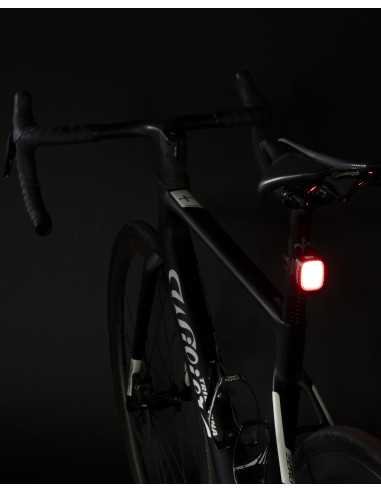 LUZ TRASERA FORCE NUB 50 LM 24 LED USB