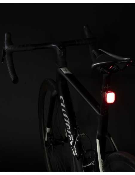 LUZ TRASERA FORCE NUB 50 LM 24 LED USB