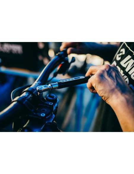 ELECTRONIC TORQUE WRENCH