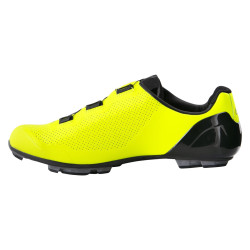 Des chaussures FORCE MTB WARRIOR CARBON JAUNE